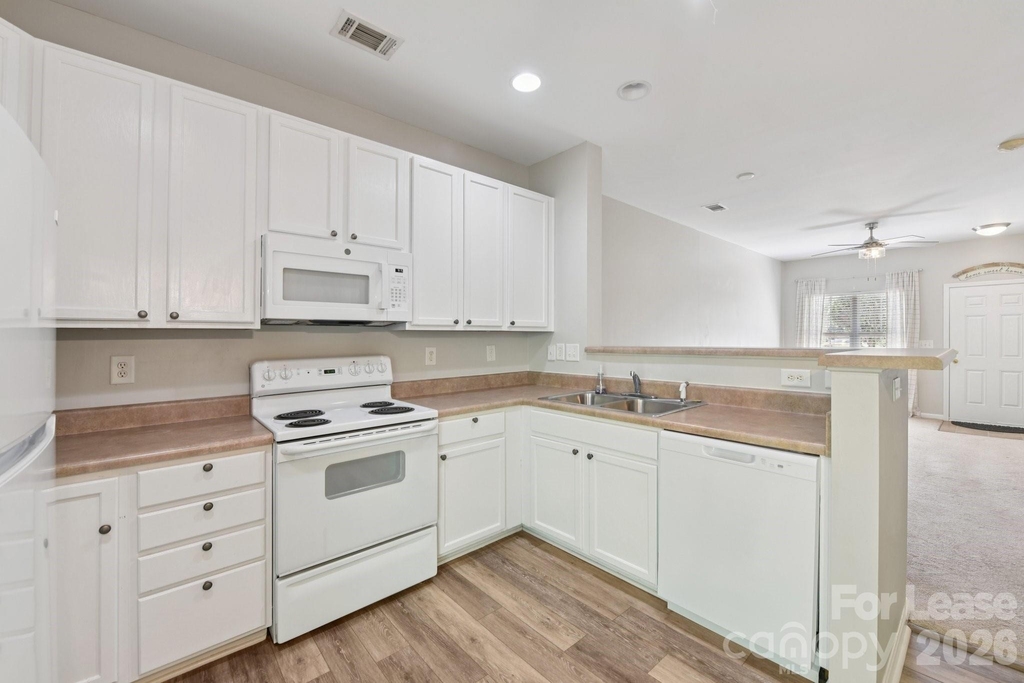 124 Clydesdale Court - Photo 8