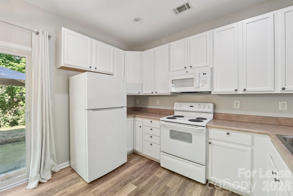 124 Clydesdale Court - Photo 7