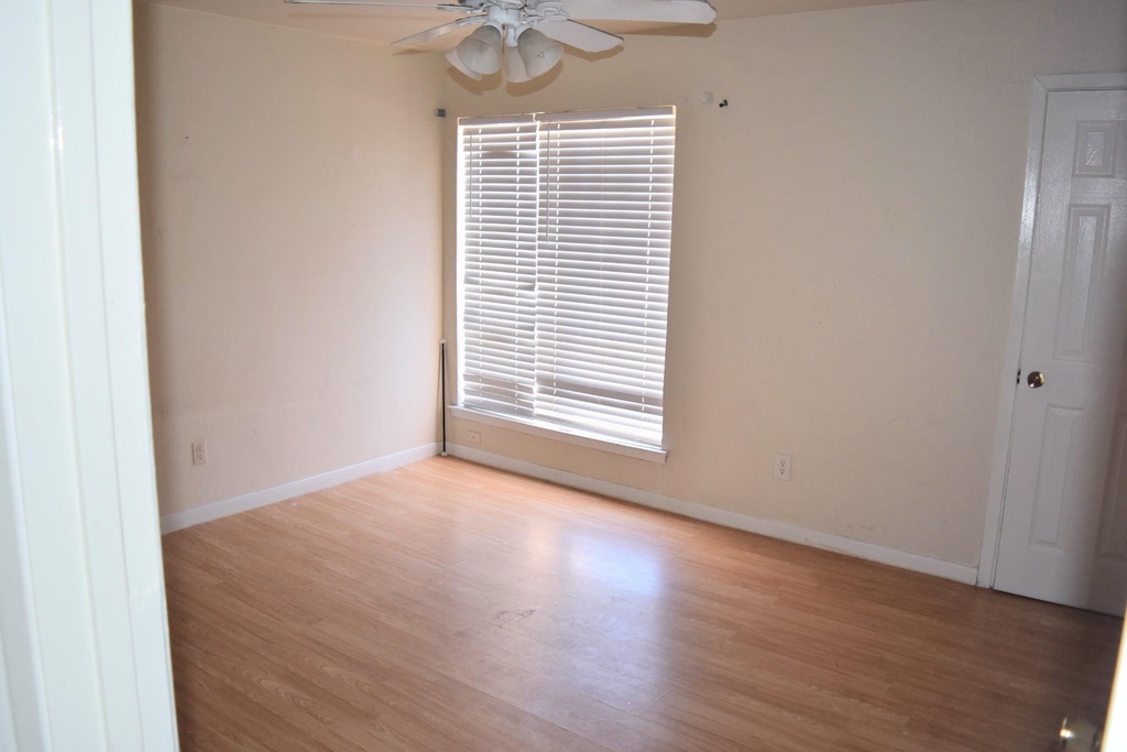 3121 Park Lane - Photo 4