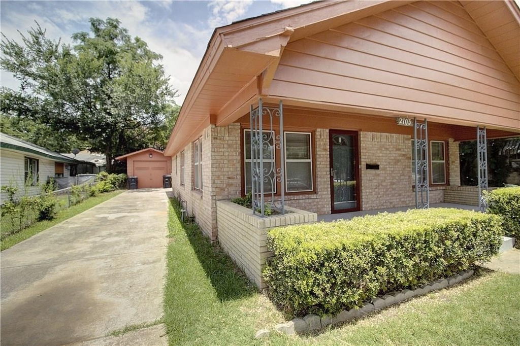 2703 Galvez Avenue - Photo 2
