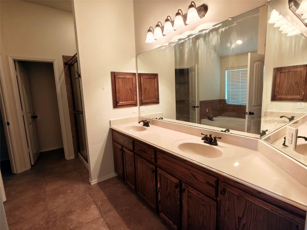 724 Valley Court - Photo 14