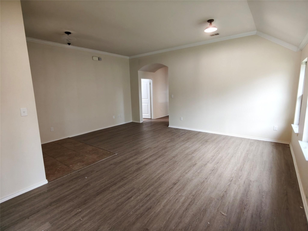 724 Valley Court - Photo 3