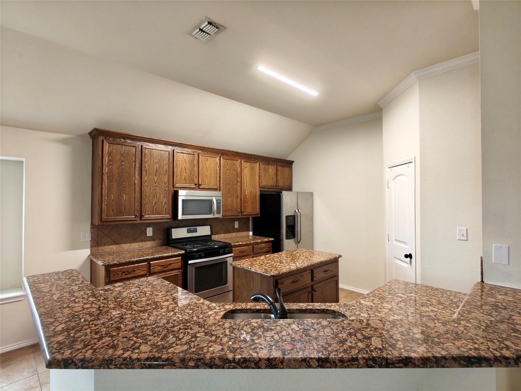 724 Valley Court - Photo 8