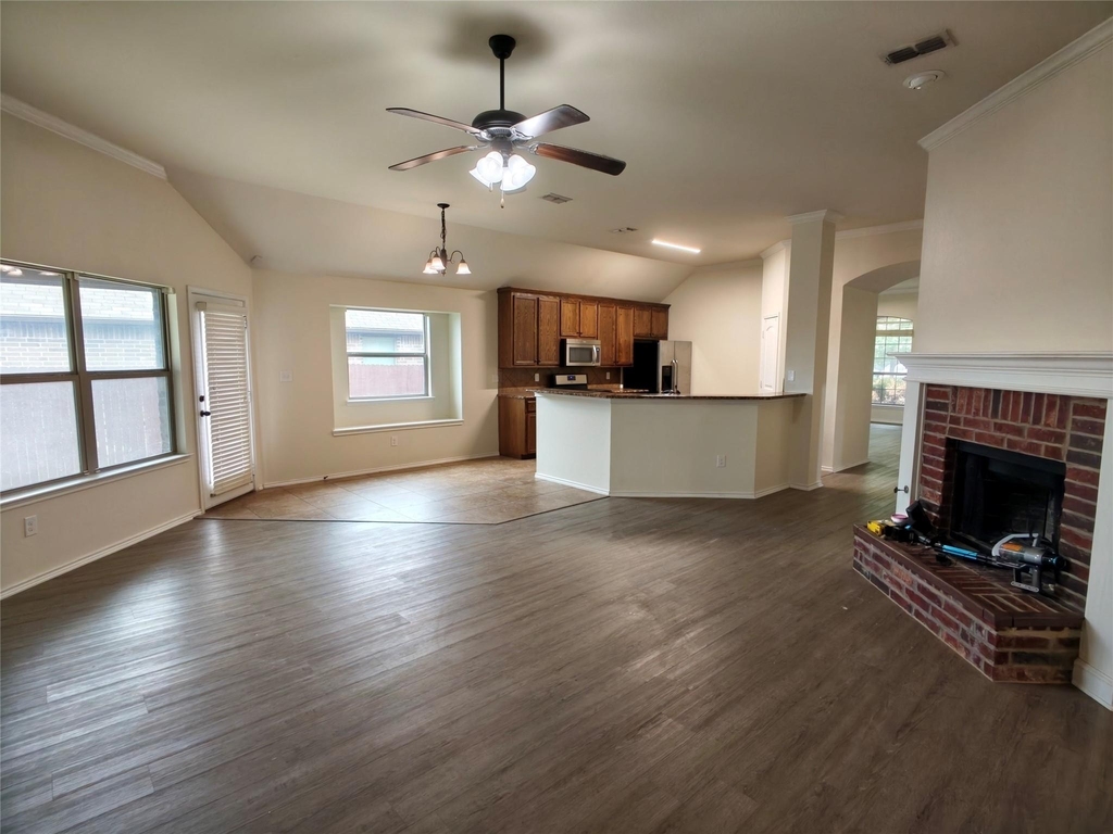 724 Valley Court - Photo 10
