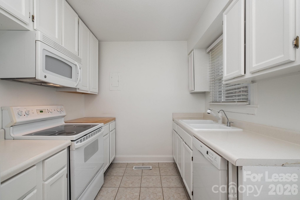564 Wakefield Drive - Photo 6