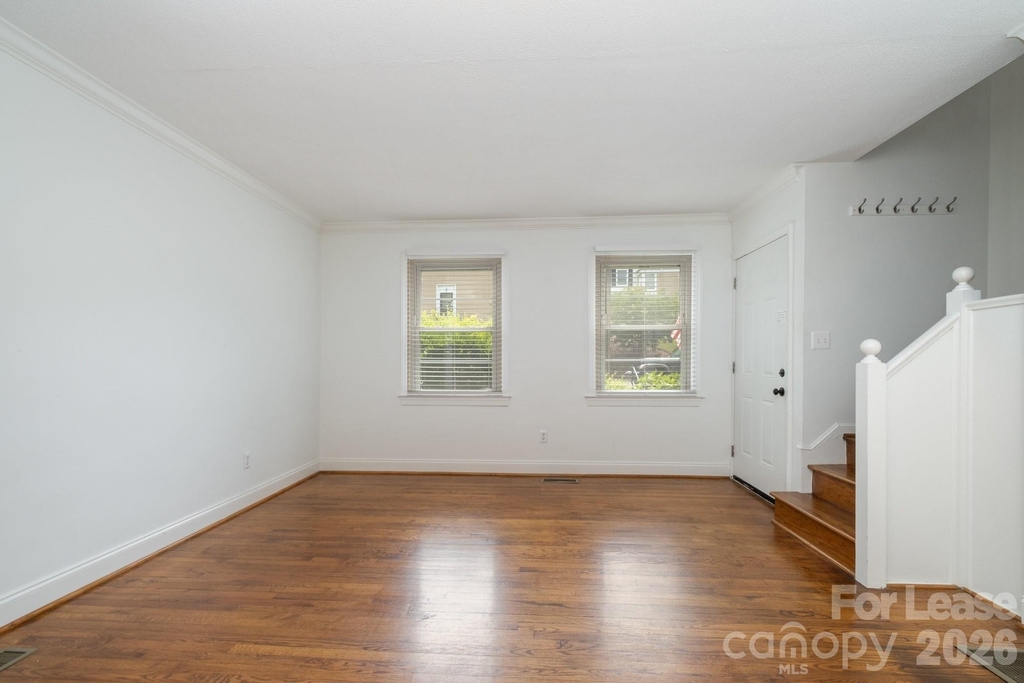 564 Wakefield Drive - Photo 2