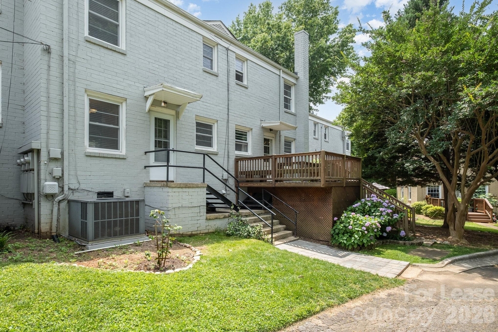 564 Wakefield Drive - Photo 14