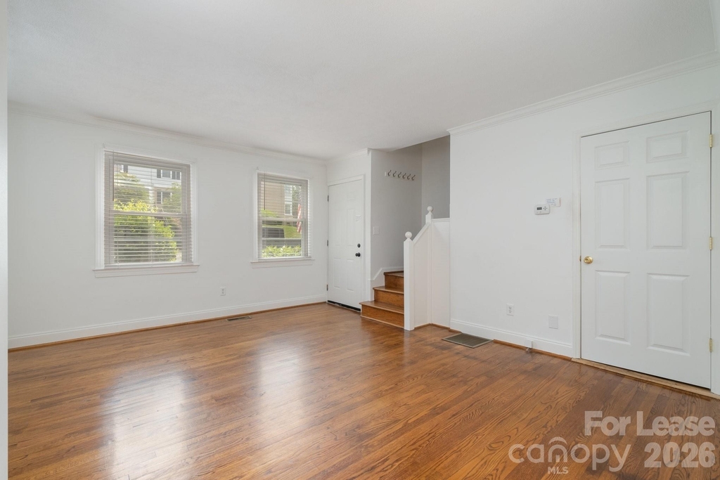 564 Wakefield Drive - Photo 3