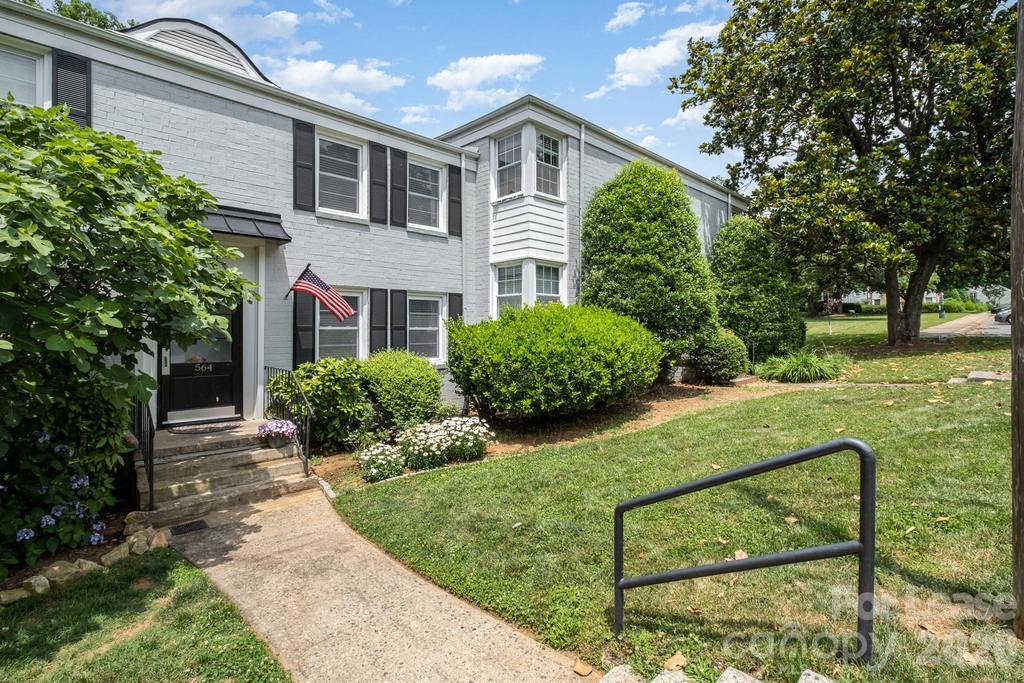 564 Wakefield Drive - Photo 0