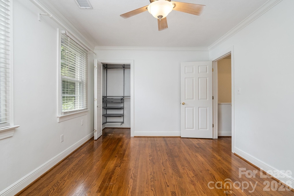 564 Wakefield Drive - Photo 8