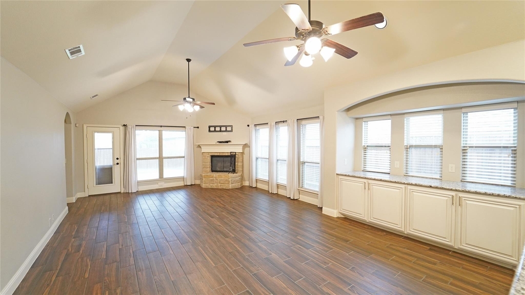 729 Paintbrush Court - Photo 3