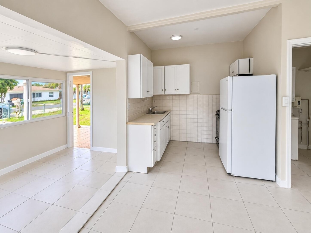 43 Sw 11th Street - Photo 4
