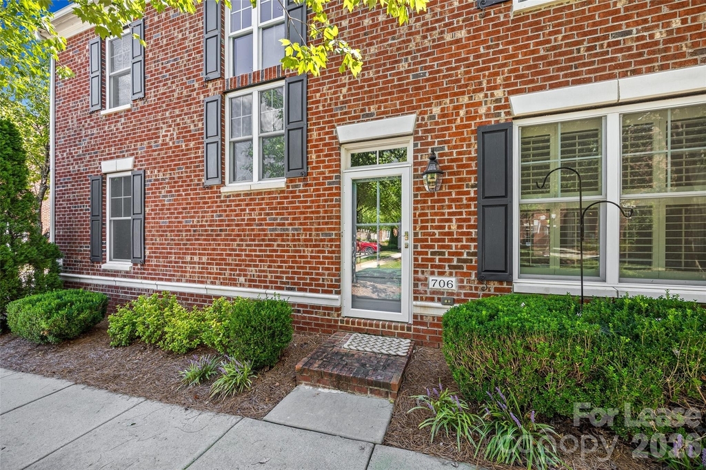706 Kingsley Way - Photo 1
