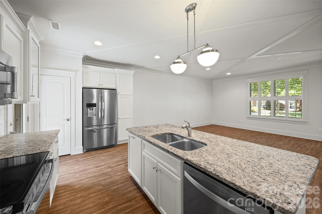 706 Kingsley Way - Photo 8