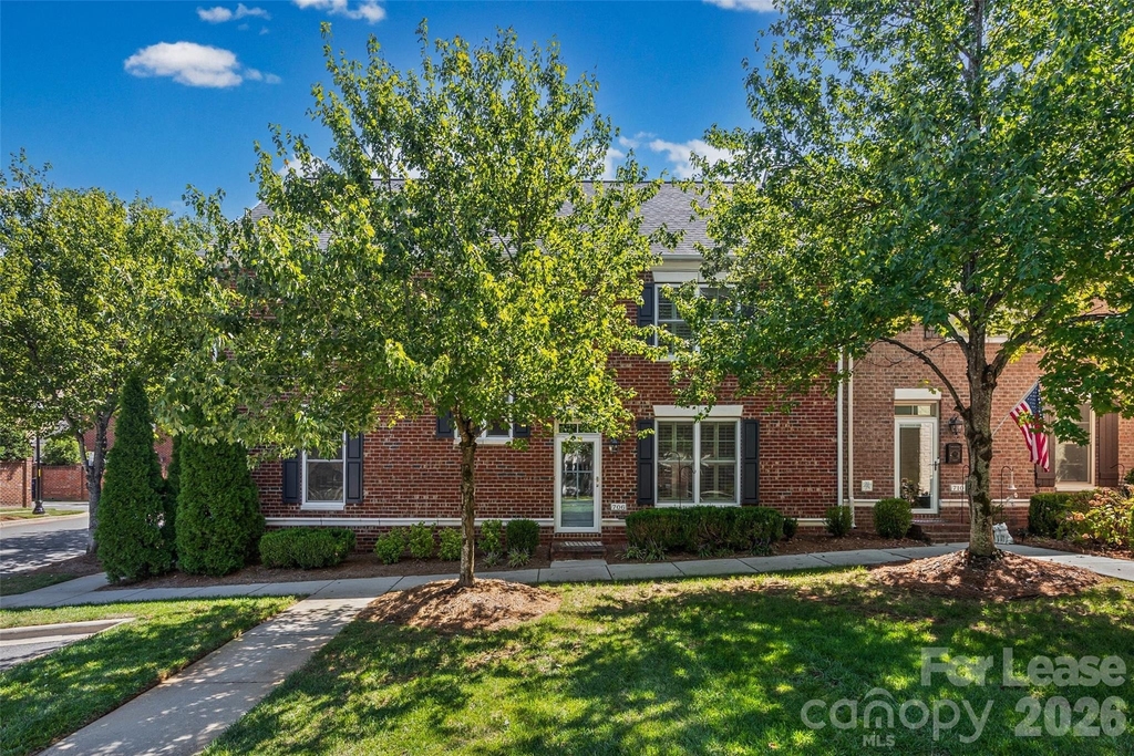 706 Kingsley Way - Photo 0