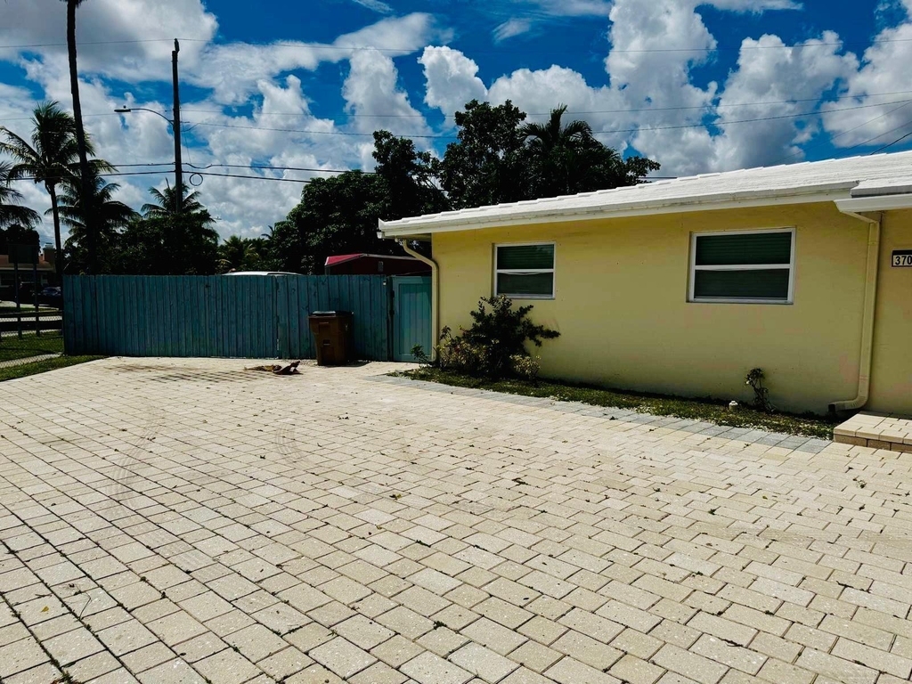 3701 Nw 4th Avenue - Photo 0