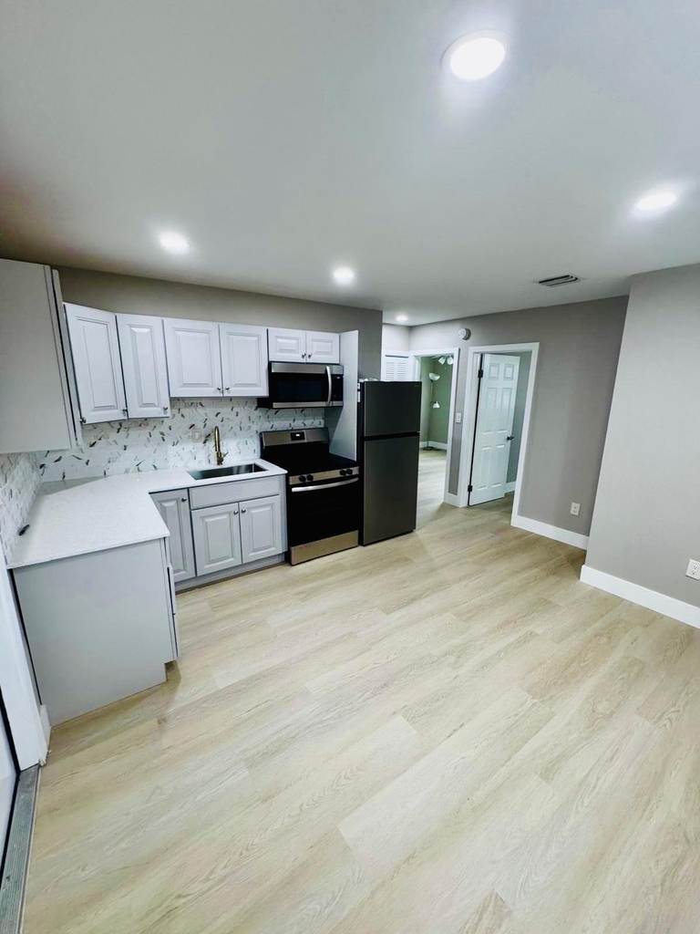 3701 Nw 4th Avenue - Photo 1