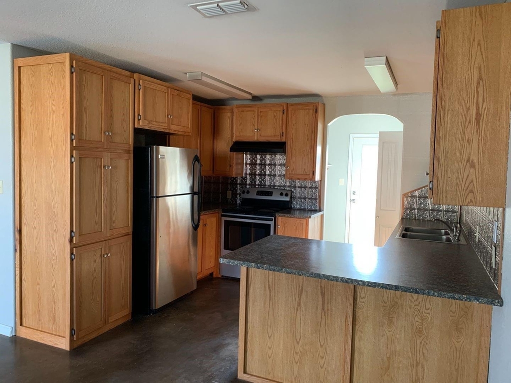 720 11th Street - Photo 3