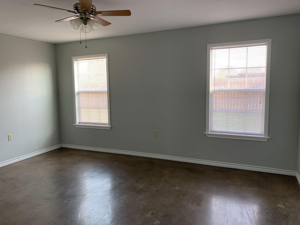 720 11th Street - Photo 5