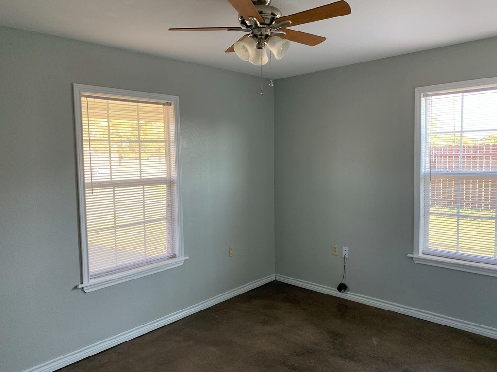 720 11th Street - Photo 9