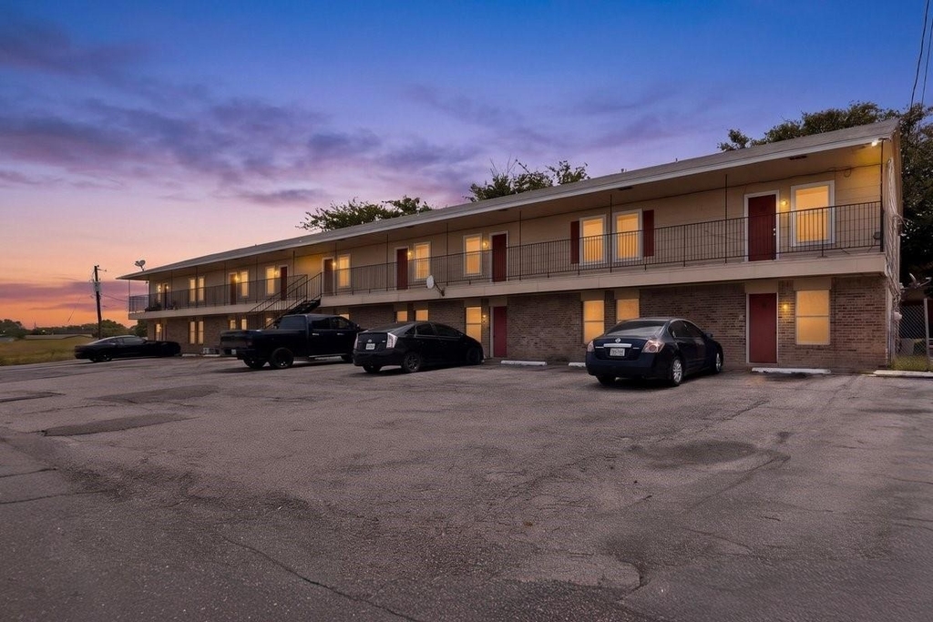 400 Raymond Street - Photo 0