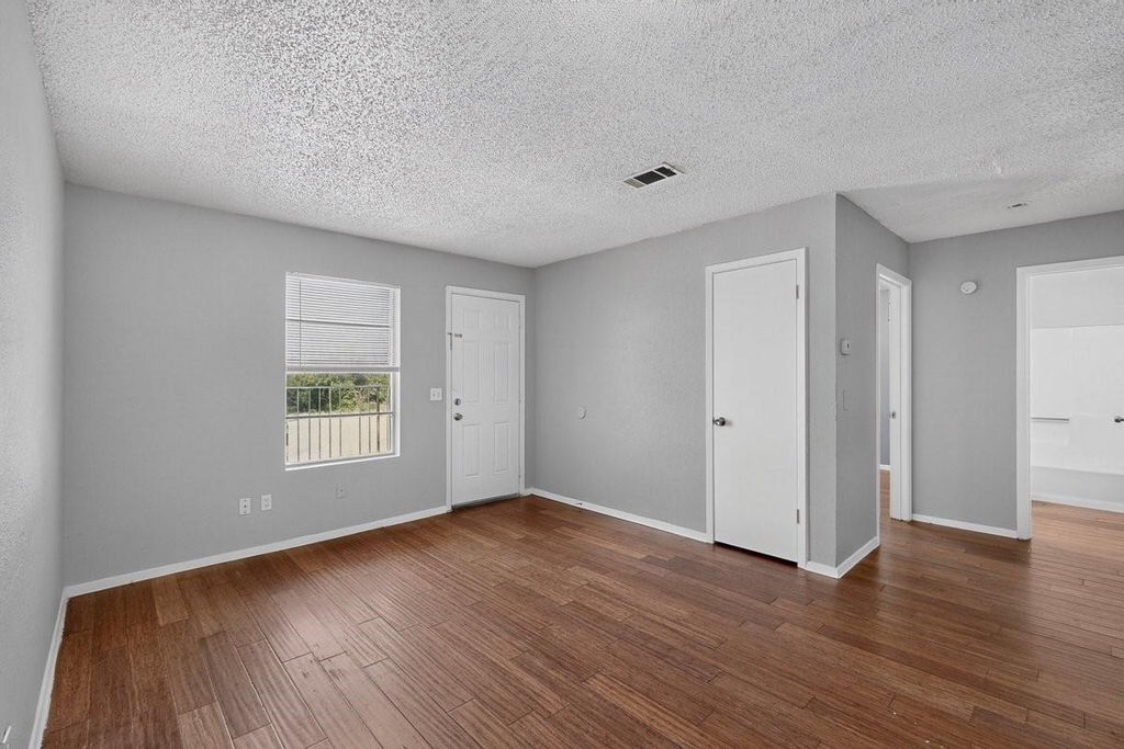 400 Raymond Street - Photo 5