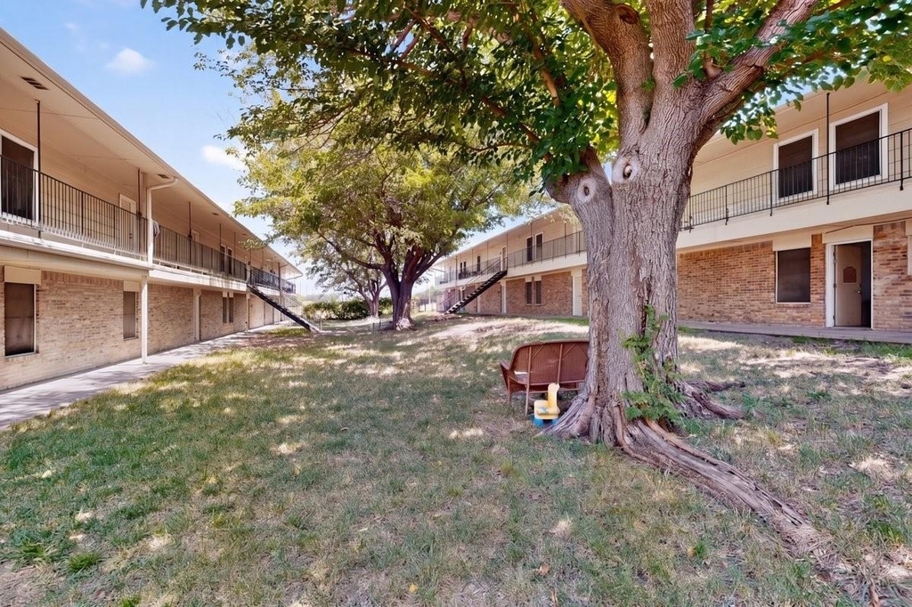 400 Raymond Street - Photo 1
