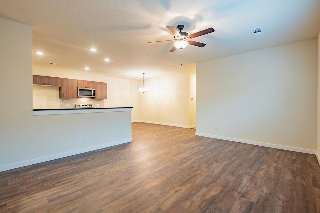 721 Blackland Drive - Photo 2