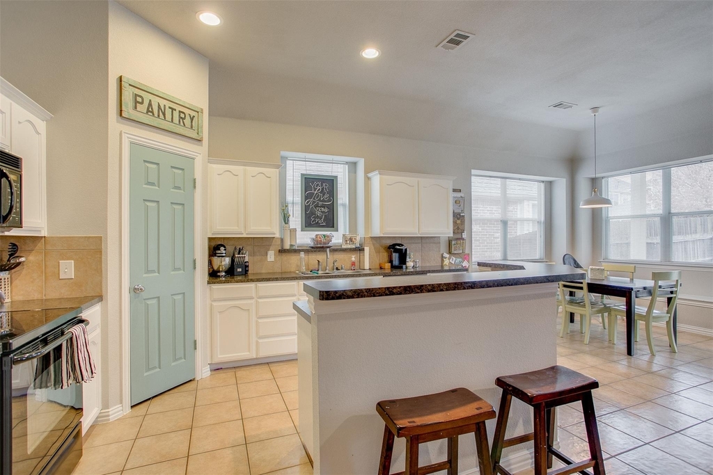 10228 Olivia Drive - Photo 11