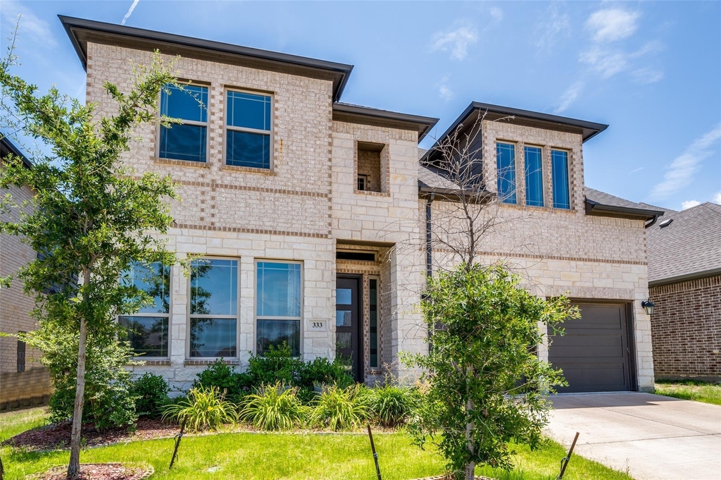 333 Foxthorne Way - Photo 0