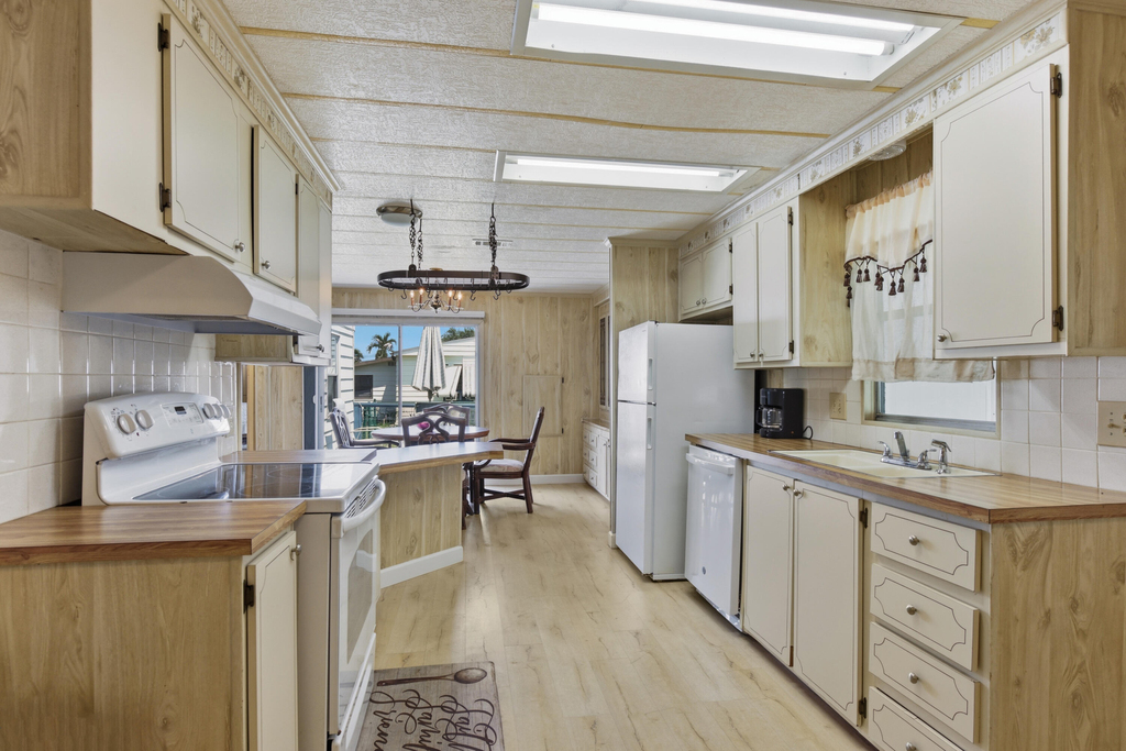 7983 Se Saratoga Drive - Photo 4