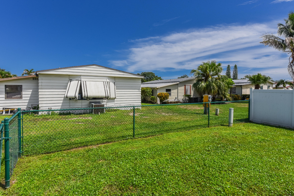 7983 Se Saratoga Drive - Photo 16