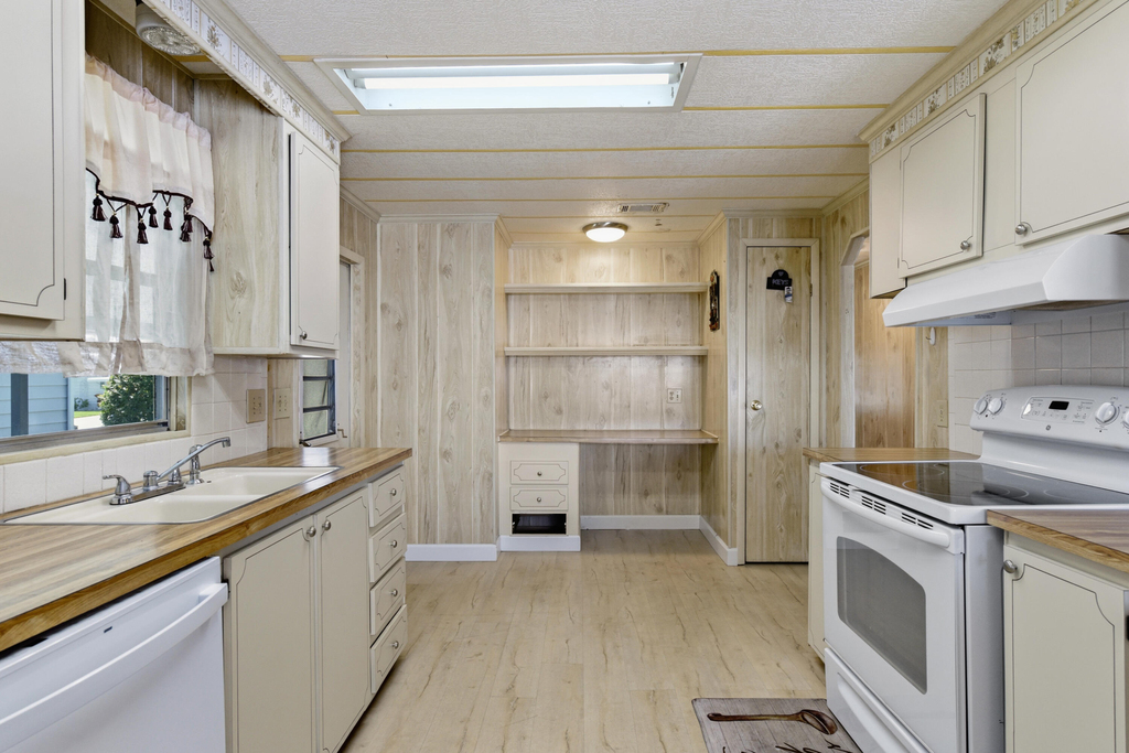 7983 Se Saratoga Drive - Photo 5