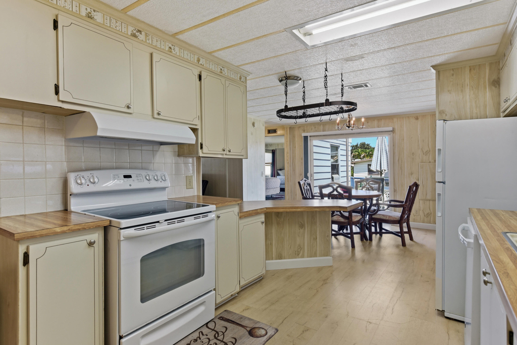 7983 Se Saratoga Drive - Photo 2