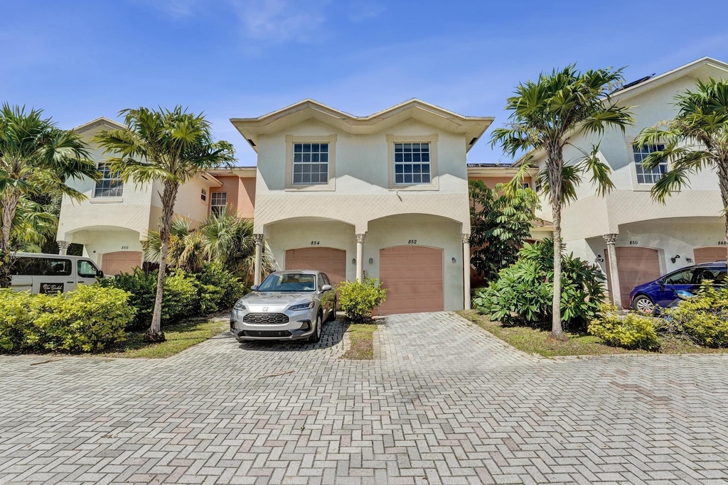 852 Nw 9th Street - Photo 0