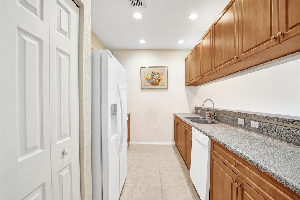 852 Nw 9th Street - Photo 6