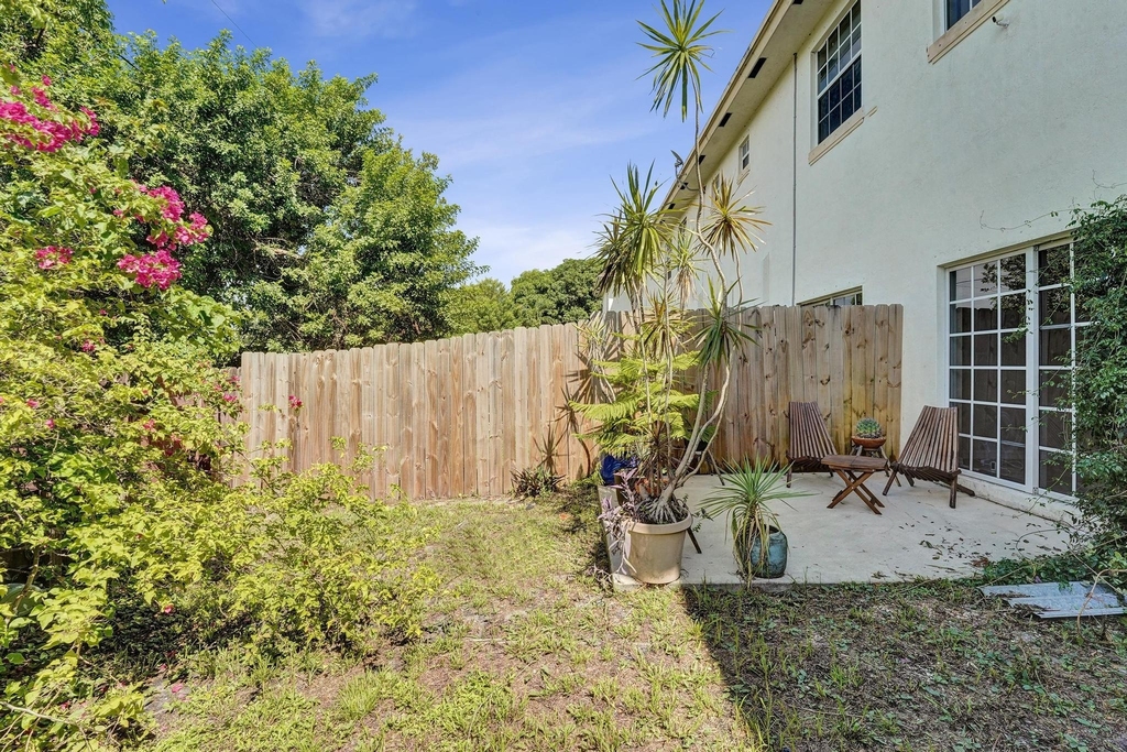 852 Nw 9th Street - Photo 26