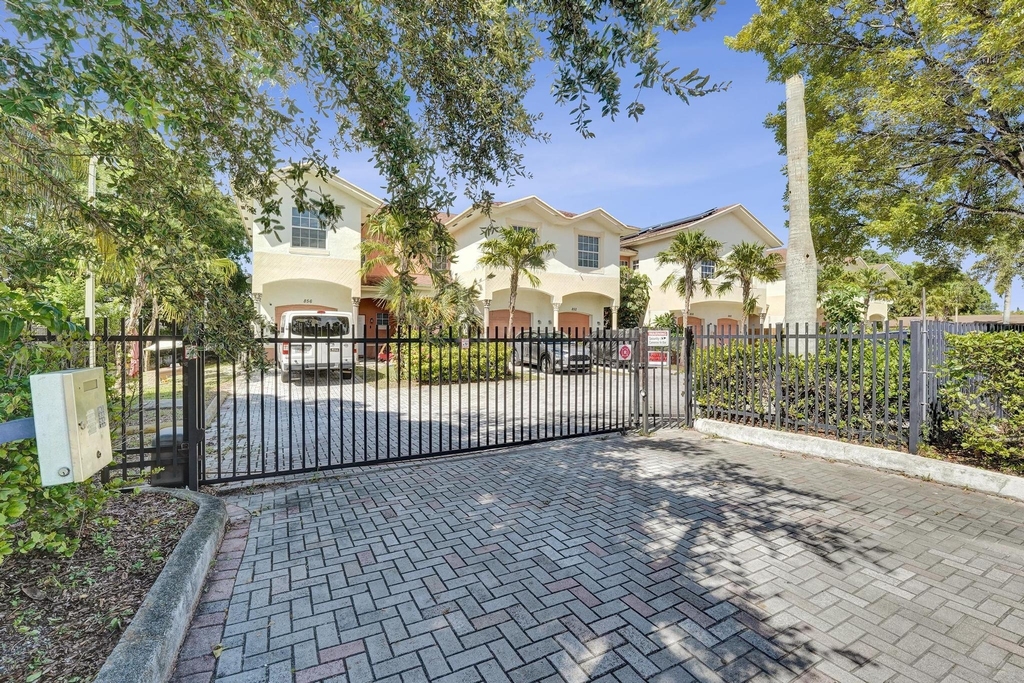 852 Nw 9th Street - Photo 49