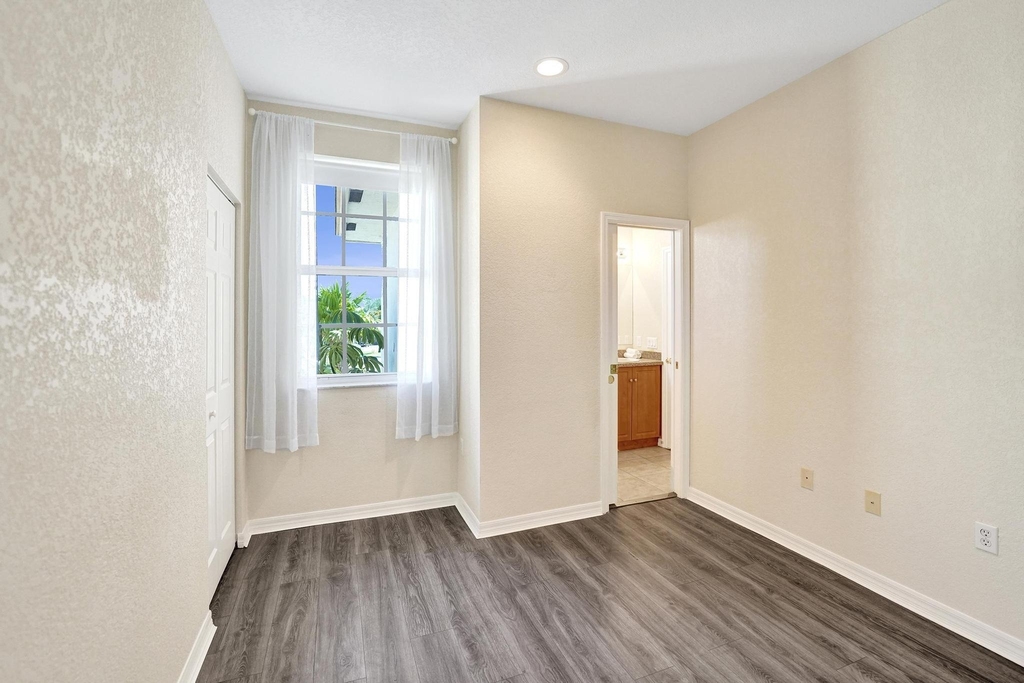 852 Nw 9th Street - Photo 38