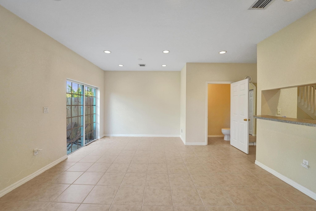 852 Nw 9th Street - Photo 17