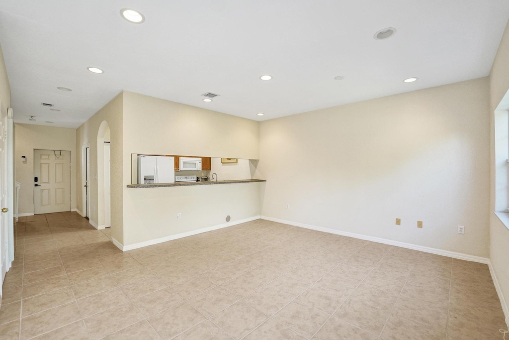 852 Nw 9th Street - Photo 13