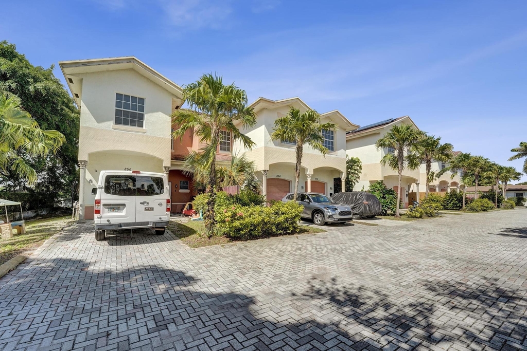 852 Nw 9th Street - Photo 50
