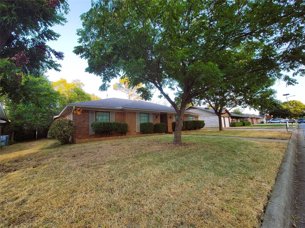 7405 Pinehurst Drive W - Photo 1