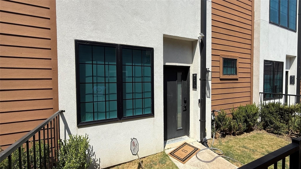 1910 Caddo Street - Photo 2