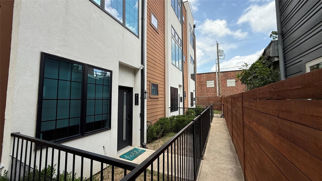 1910 Caddo Street - Photo 15