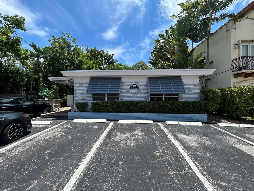 820 N Victoria Park Road - Photo 9
