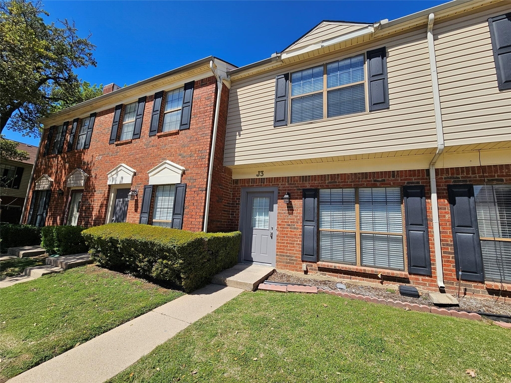 216 Samuel Boulevard - Photo 0