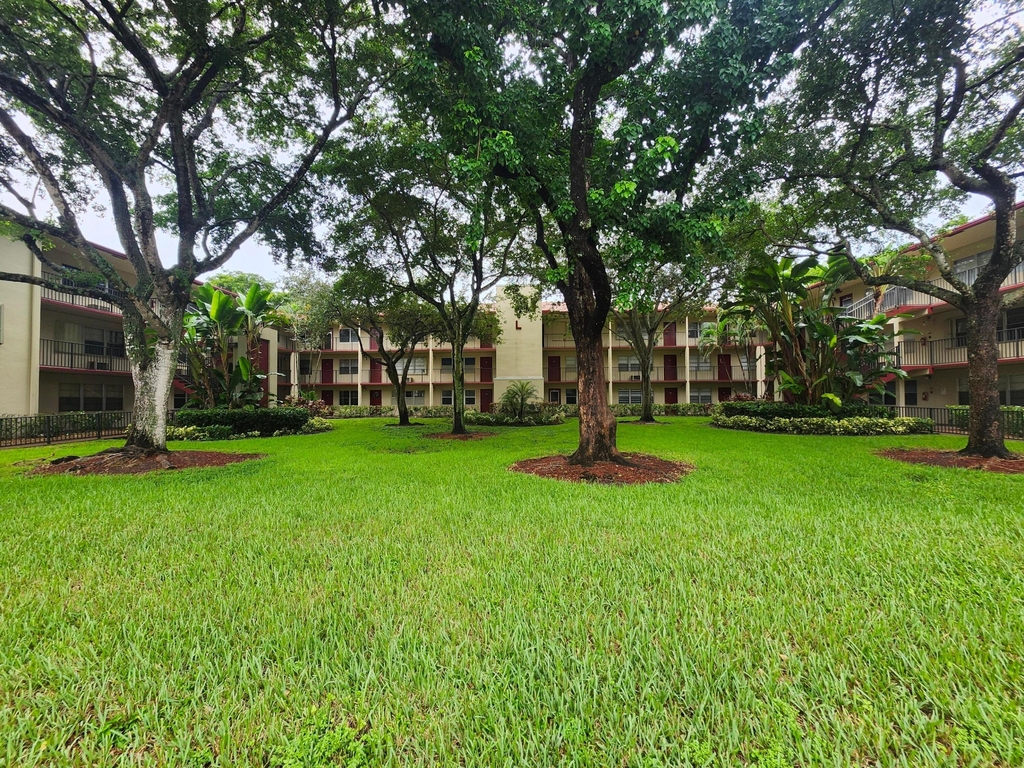 200 Sw 132nd Way - Photo 1