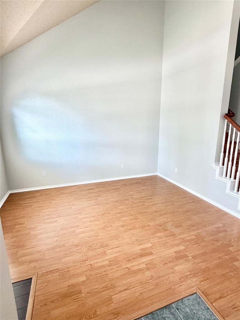 140 Fallkirk Drive - Photo 2
