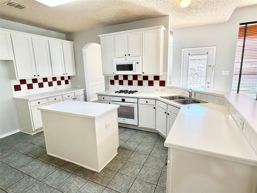 140 Fallkirk Drive - Photo 8